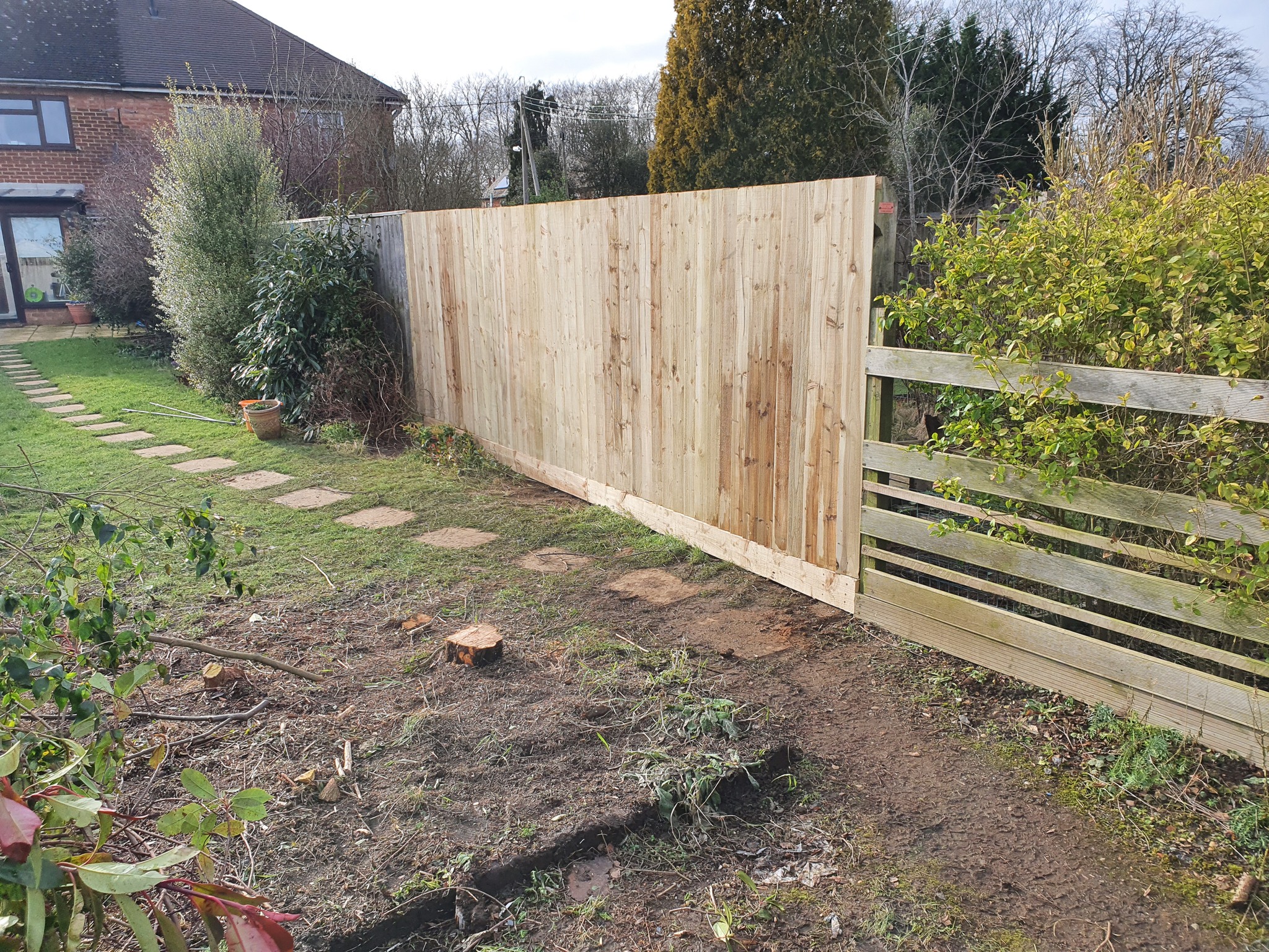 New closeboard garden fence installed in Leighton Buzzard, LU7 — pressure treated timber with concrete posts